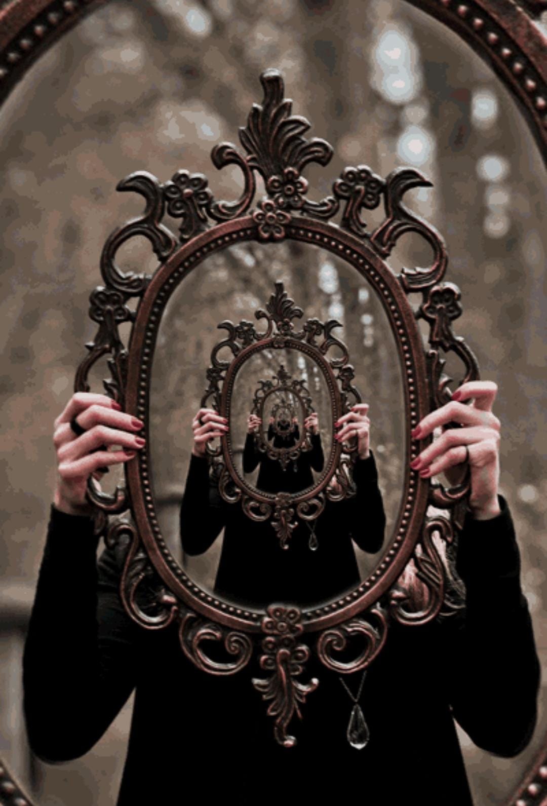 Fazer análise é atravessar o espelho…